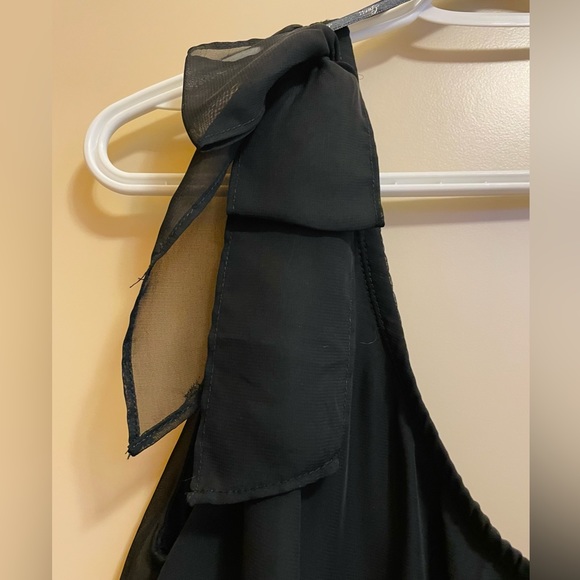 Guess top One shoulder. - Picture 2 of 3